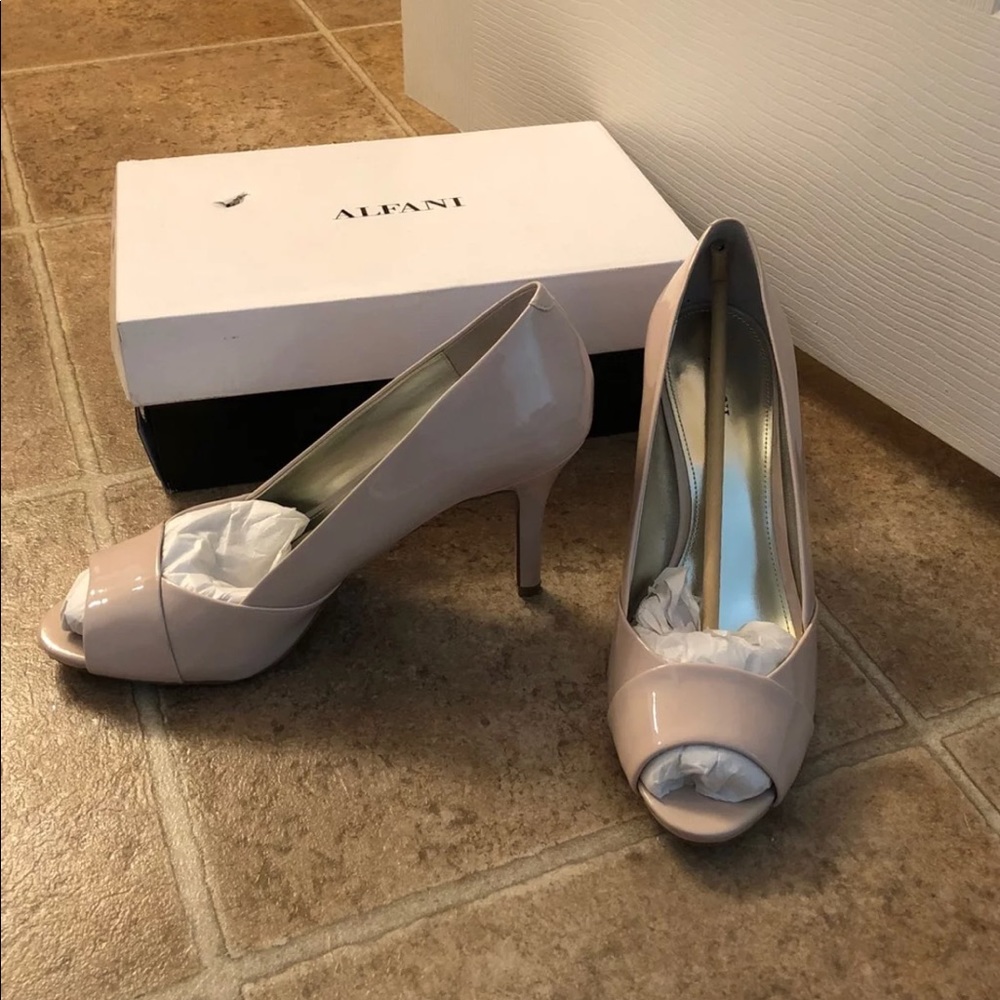 Alfani nude pumps